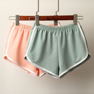 Streamlined cotton three-quarter sport shorts