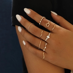 Knuckle ring suit
